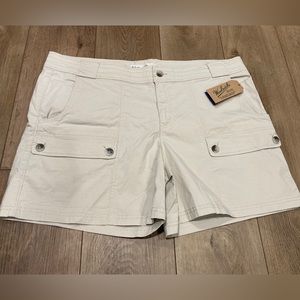 Woolrich Womens Shorts laurel run Khaki Size 18